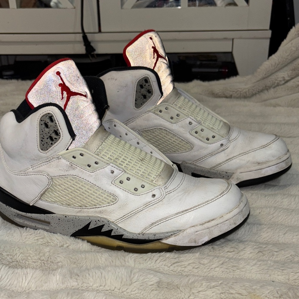 Air Jordan Nike Air Jordan 3 Retro " (2011 release) no laces as is. Good shape